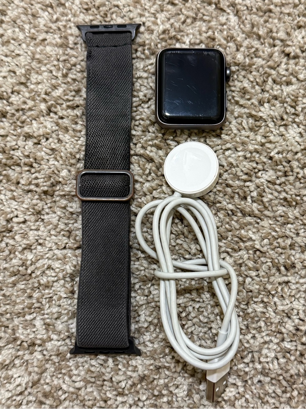 Apple Watch Series 3 With Original Charger. FREE BAND INCLUDED - Picture 4 of 4
